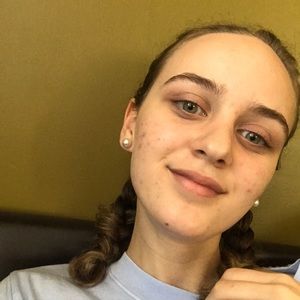 Meet your Posher, Claire